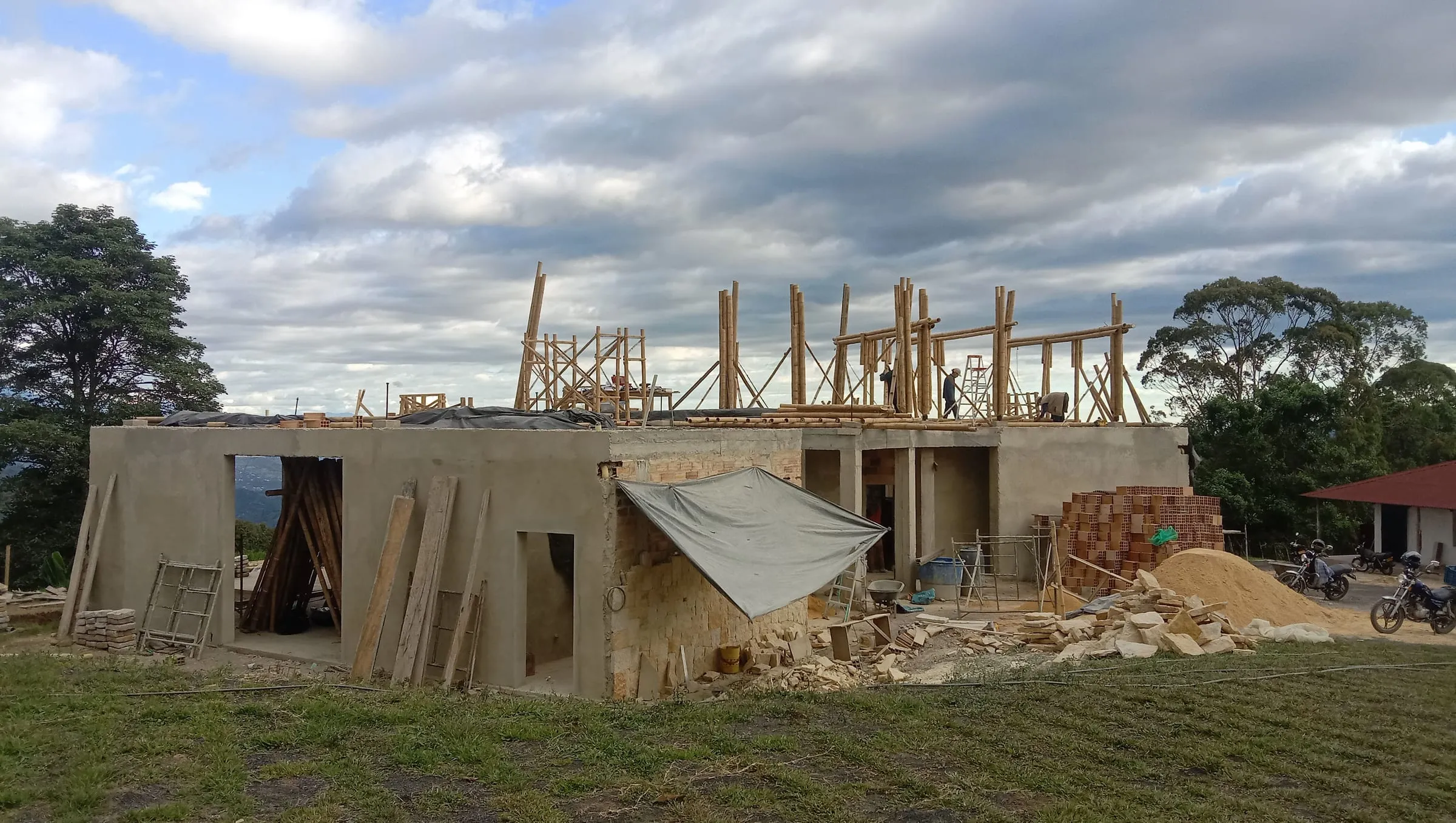 Casa Anolaima — obra en guadua