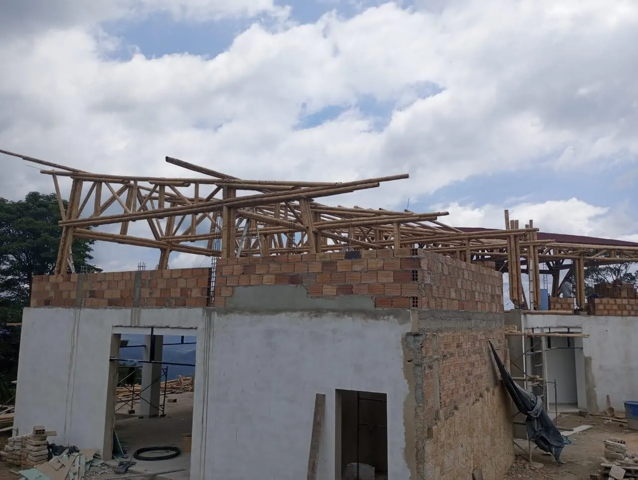 Casa Anolaima — obra en guadua