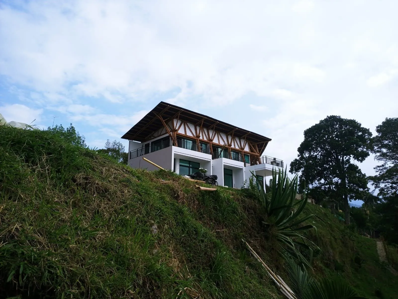 Casa Anolaima — obra en guadua