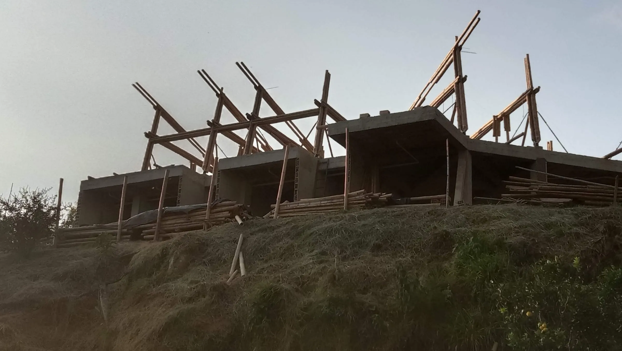 Casa Anolaima — cerchas y cubierta