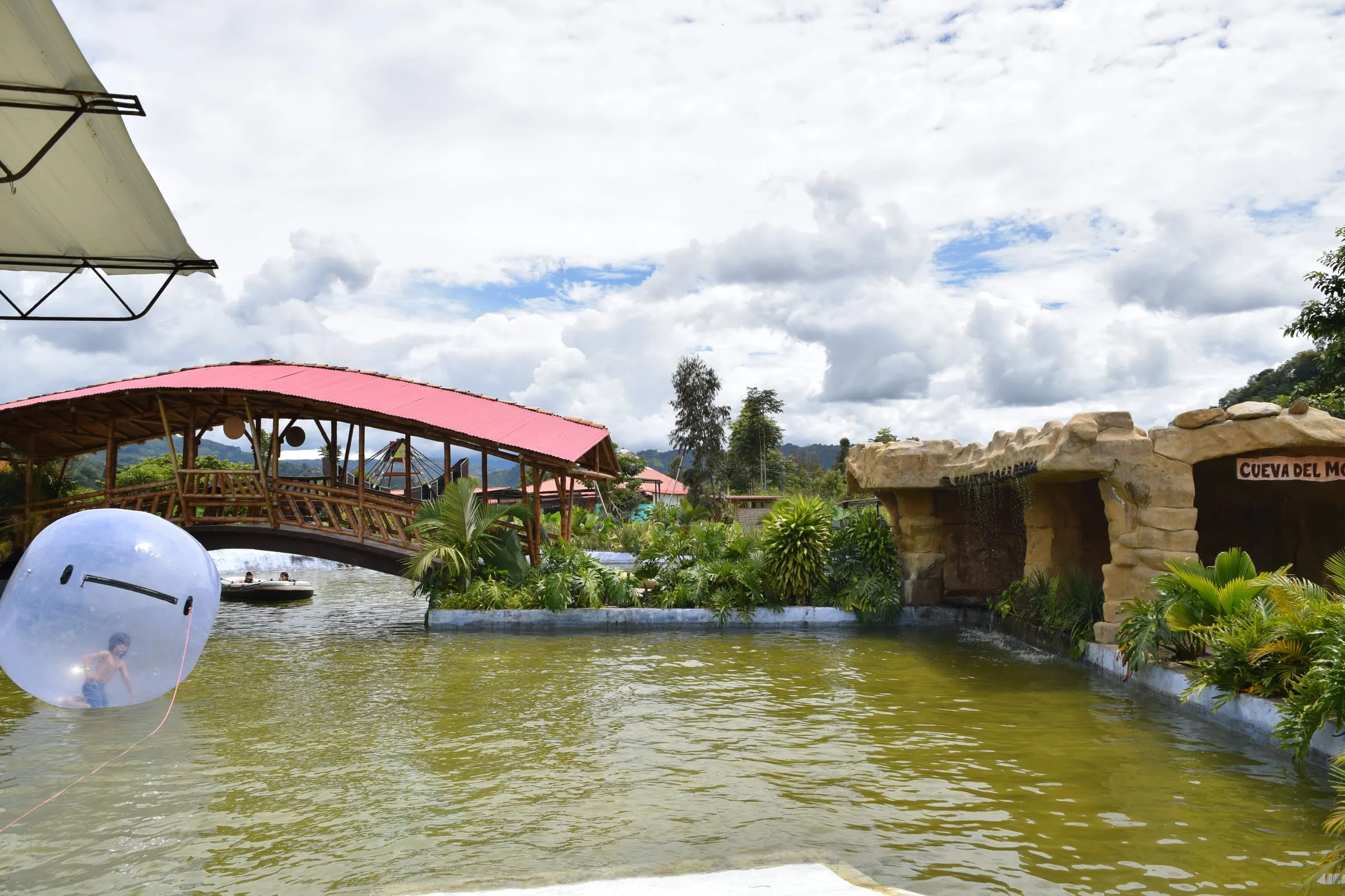 Puente Sumak — el parque alrededor