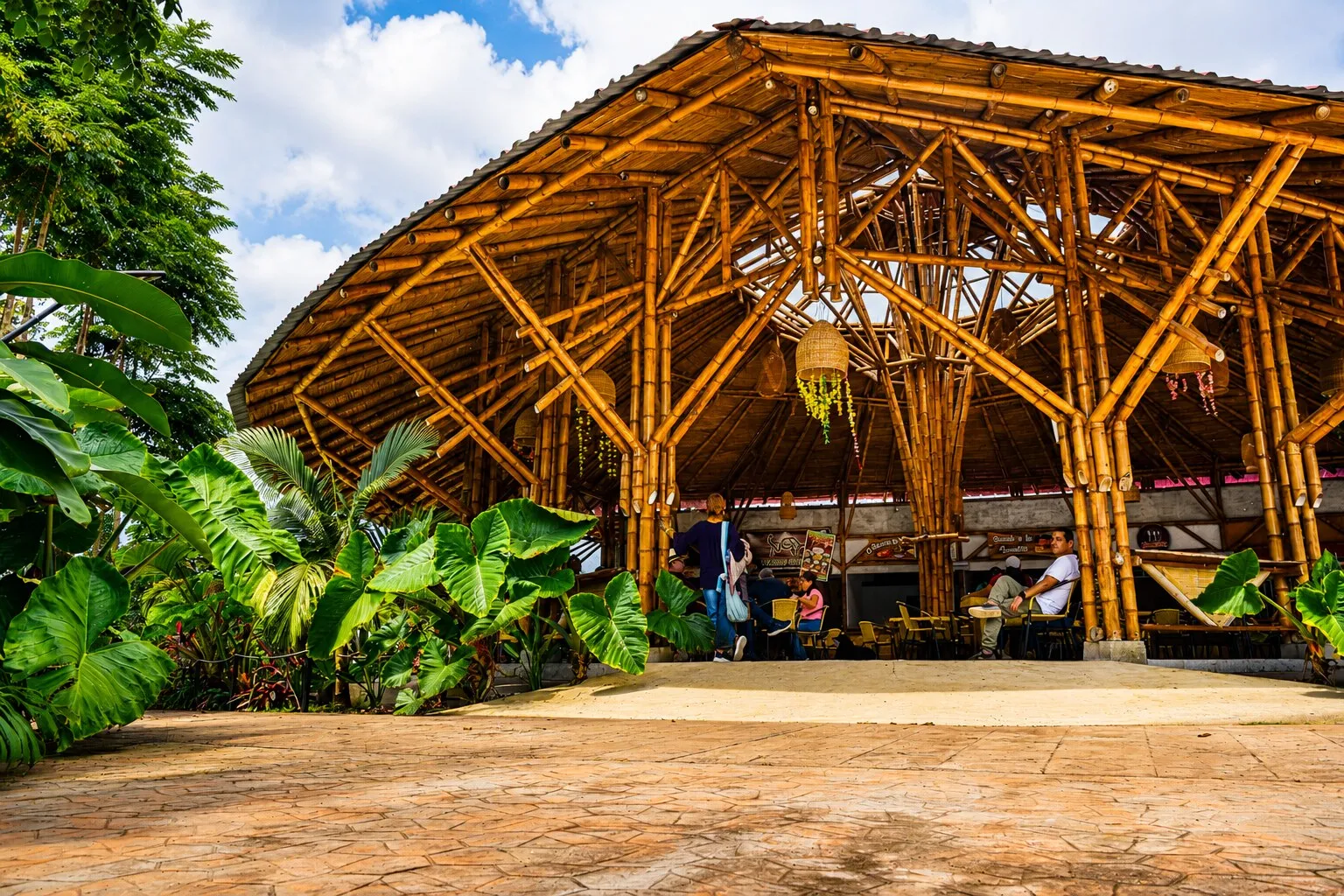 Restaurante Sumak — obra en guadua