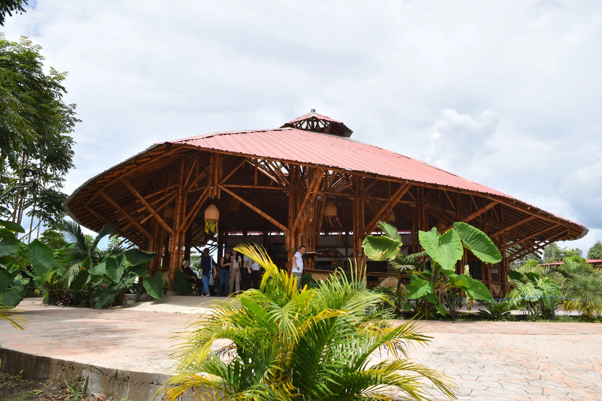 Restaurante Sumak — obra en guadua