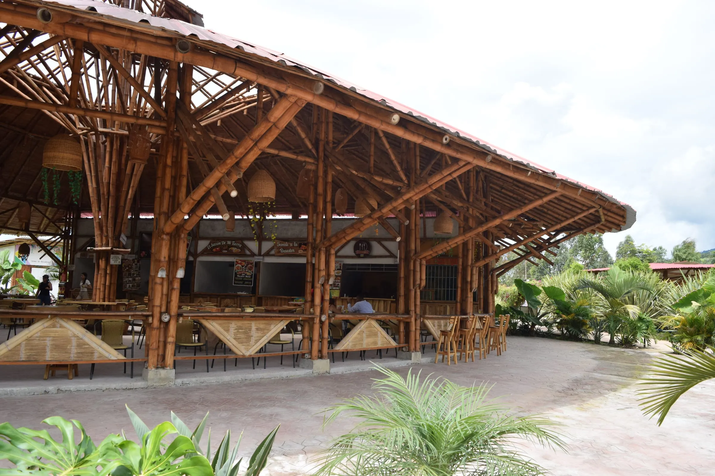 Restaurante Sumak — obra en guadua